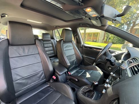 Used 2010 Volkswagen GTI 4-Door image 8