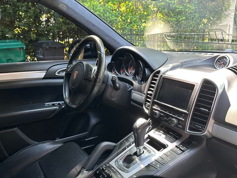 Used 2014 Porsche Cayenne GTS AWD/4WD image 8