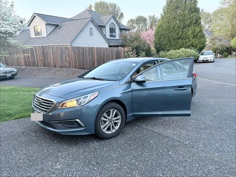Used 2016 Hyundai Sonata SE FWD image 1