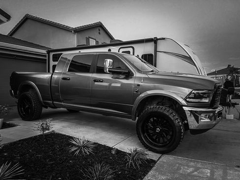 Used 2013 RAM 2500 Laramie w/ Convenience Group AWD/4WD image 2