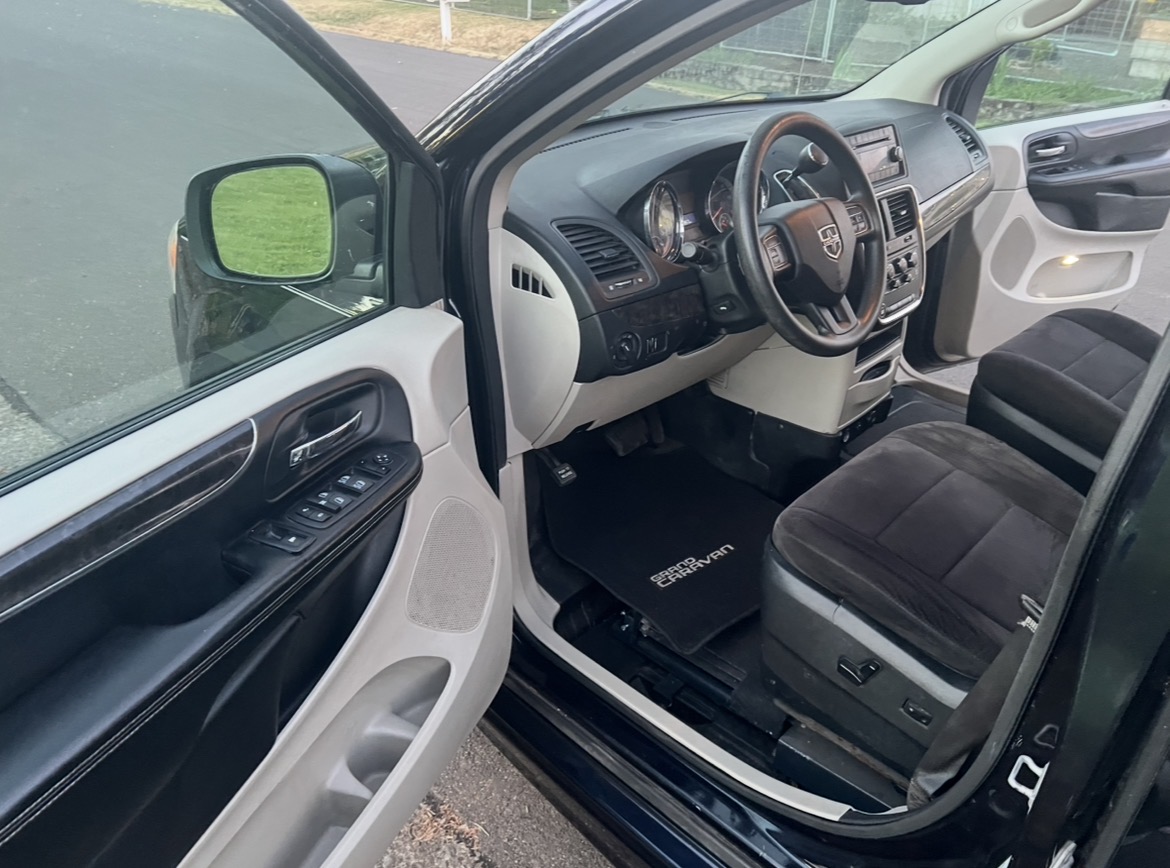 Used 2011 Dodge Grand Caravan Mainstreet w/ PWR Convenience Group FWD image 15