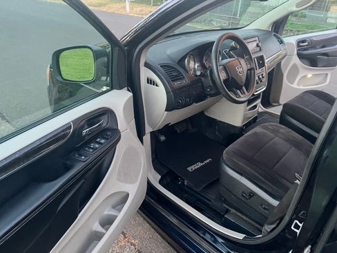 Used 2011 Dodge Grand Caravan Mainstreet w/ PWR Convenience Group FWD image 15