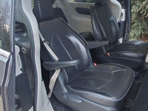 Used 2018 Chrysler Pacifica Limited w/ Advanced Safetytec Group image 15