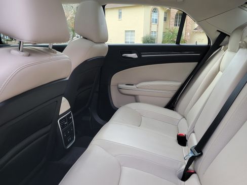 Used 2017 Chrysler 300 C w/ Safetytec Plus Group image 9