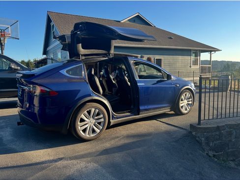 Used 2016 Tesla Model X 75D AWD/4WD image 6