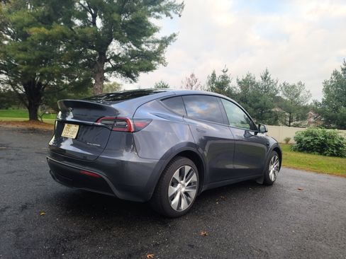 Used 2023 Tesla Model Y Long Range image 4