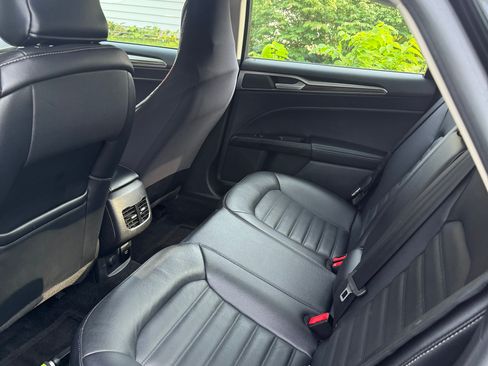 Used 2018 Ford Fusion SE w/ Fusion SE Technology Package AWD/4WD image 5