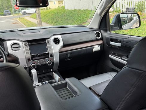 Used 2019 Toyota Tundra Limited w/ Limited Premium Package AWD/4WD image 17