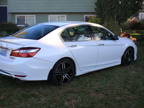 Used 2017 Honda Accord Sport Special Edition image 13