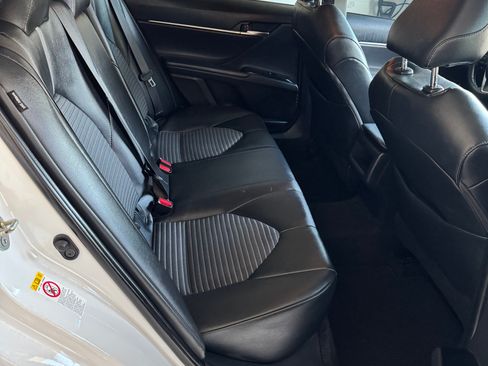 Used 2018 Toyota Camry SE w/ Convenience Package FWD image 19