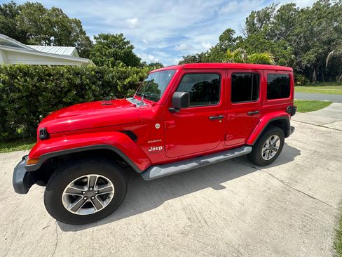 Used 2019 Jeep Wrangler Unlimited Sahara AWD/4WD image 5