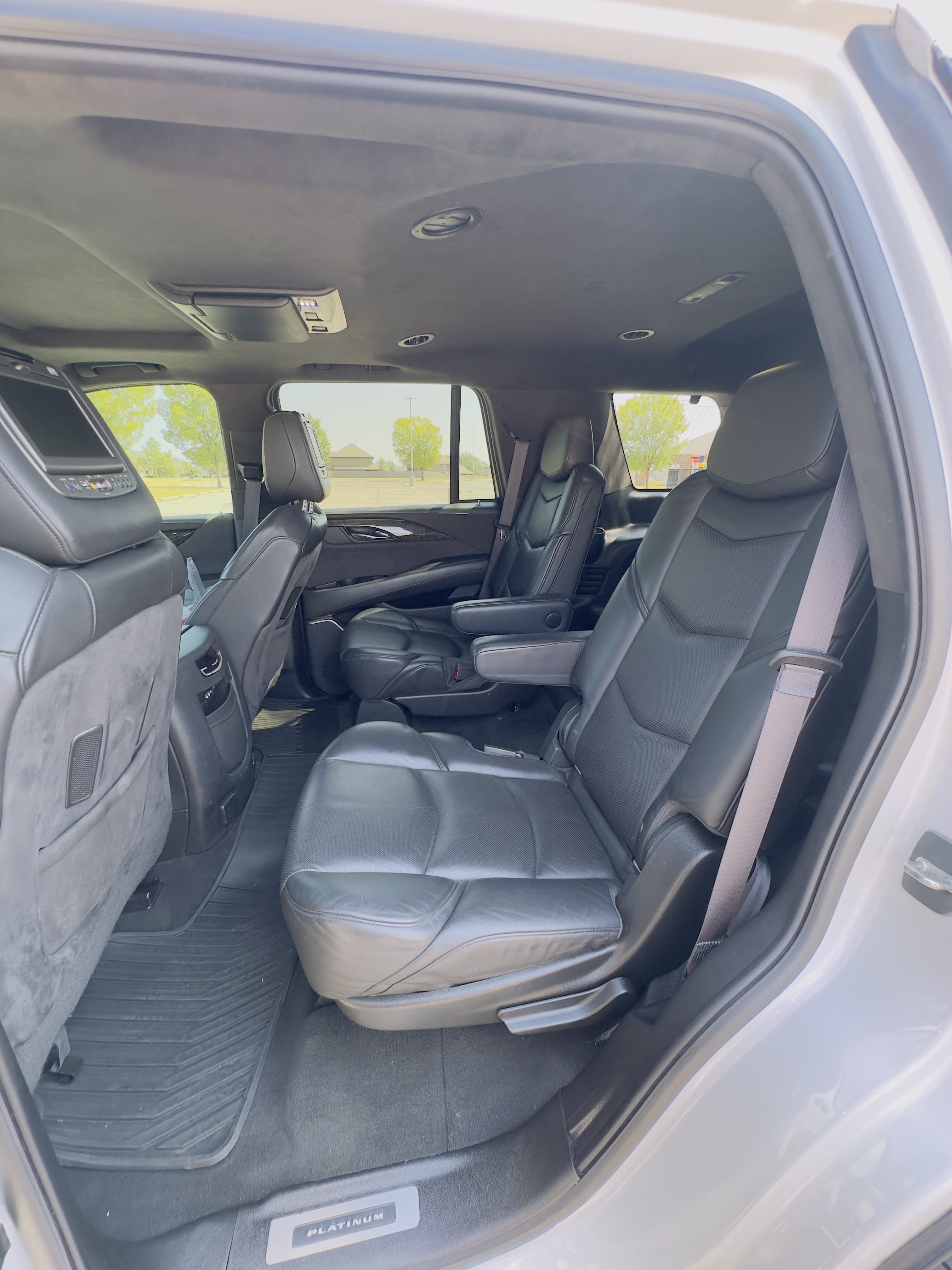 Used 2016 Cadillac Escalade Platinum AWD/4WD image 14