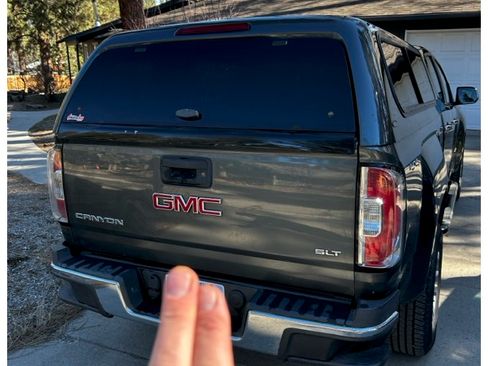 Used 2015 GMC Canyon SLT image 4