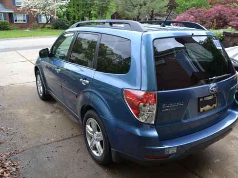Used 2010 Subaru Forester 2.5X Limited image 4