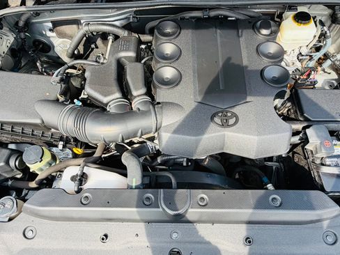 Used 2014 Toyota 4Runner SR5 Premium image 10