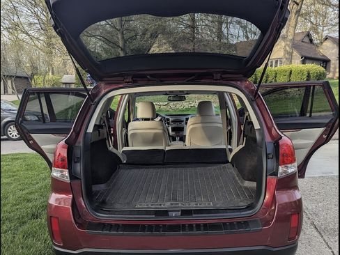 Used 2011 Subaru Outback 3.6R Limited w/ PWR Moonroof Pkg image 17