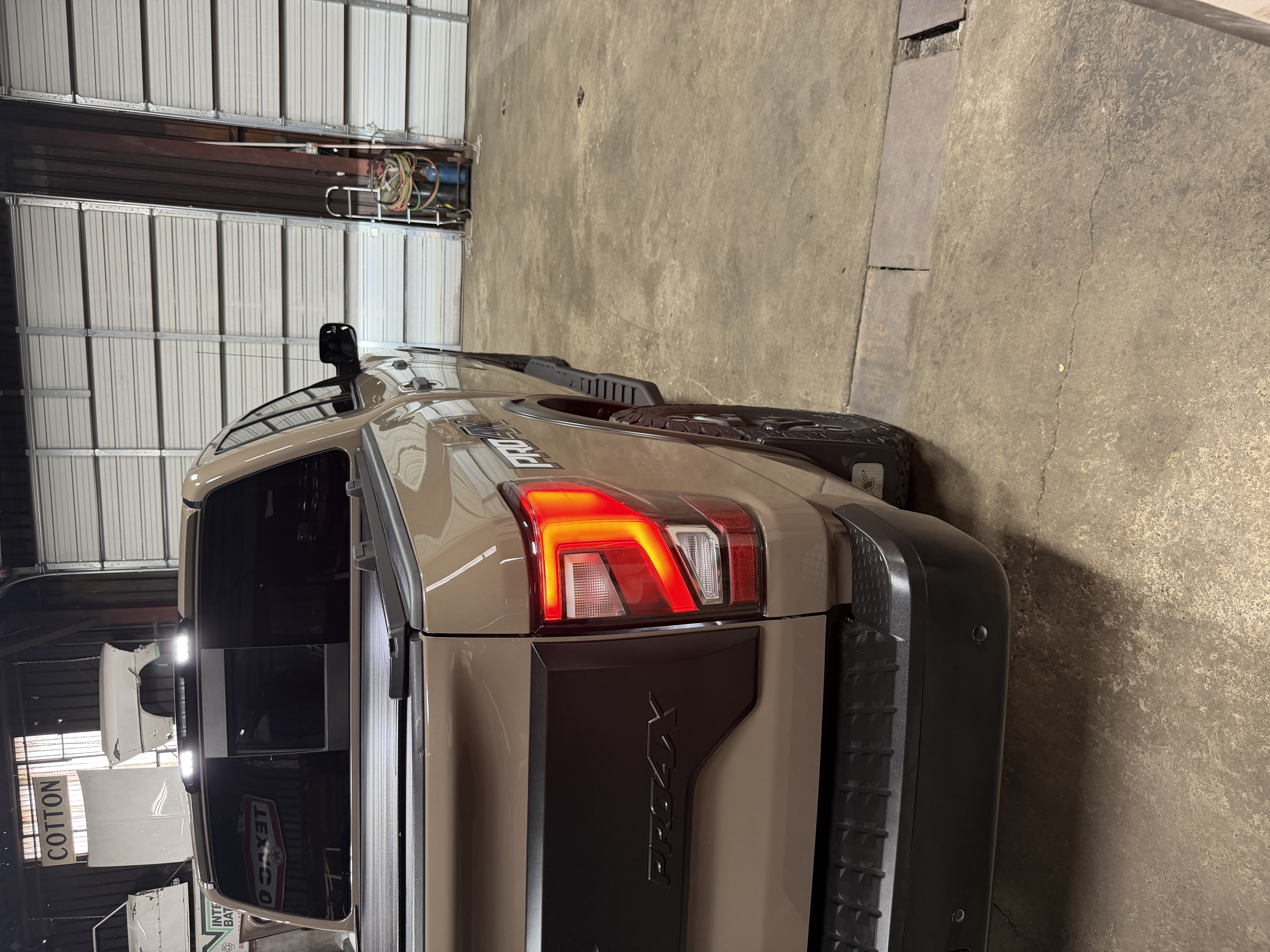 Used 2020 Nissan Titan PRO-4X w/ Pro-4x Convenience Package AWD/4WD image 5
