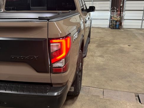 Used 2020 Nissan Titan PRO-4X w/ Pro-4x Convenience Package AWD/4WD image 5