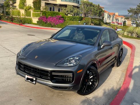 Used 2020 Porsche Cayenne Turbo image 11