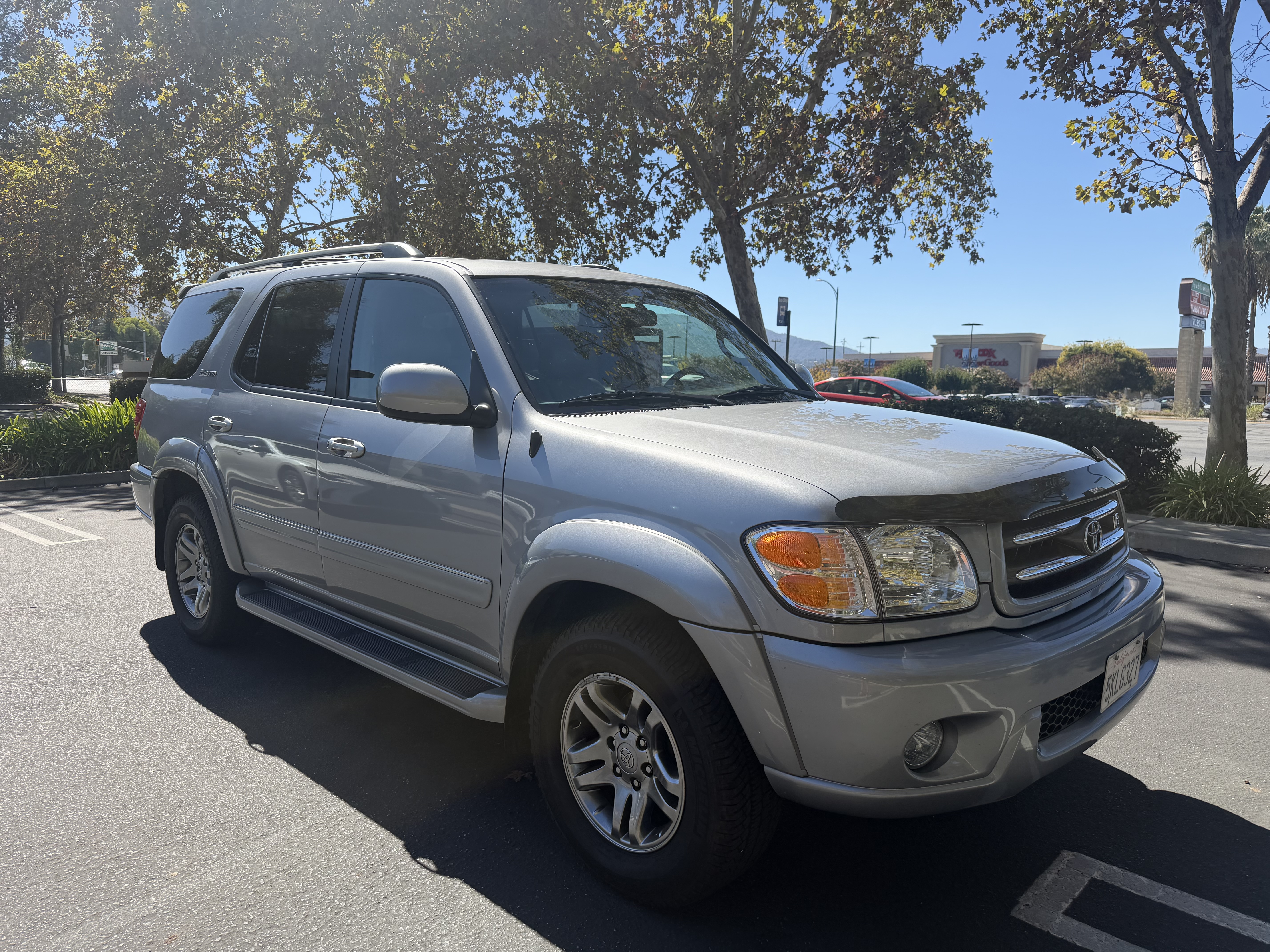 Used 2004 Toyota Sequoia Limited RWD image 1