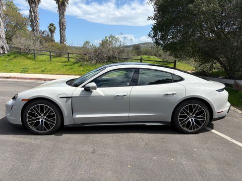 Used 2022 Porsche Taycan 4S image 1