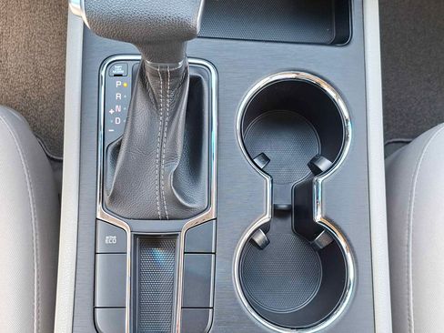 Used 2019 Kia Sedona LX image 18