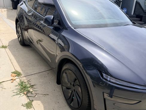 Used 2026 Tesla Model Y Long Range AWD/4WD image 4