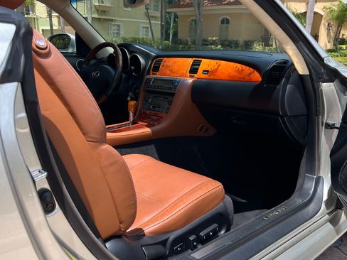 Used 2004 Lexus SC 430 Convertible image 15