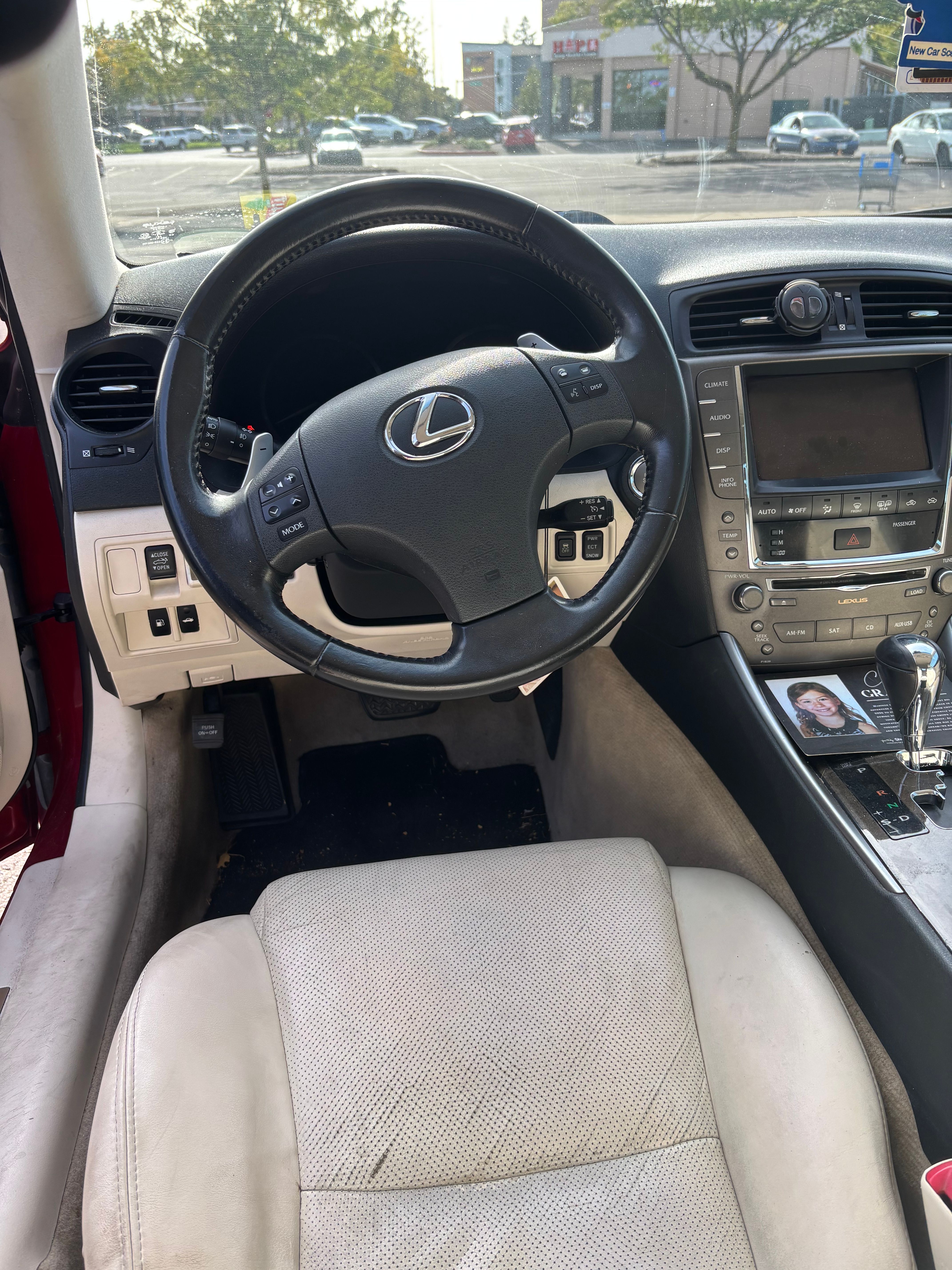 Used 2010 Lexus IS 250C w/ Luxury Pkg RWD image 9