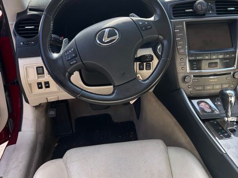 Used 2010 Lexus IS 250C w/ Luxury Pkg RWD image 9