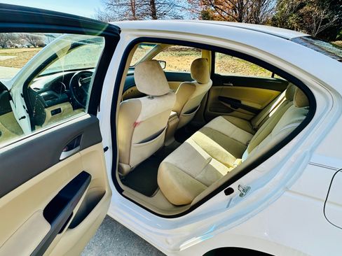 Used 2010 Honda Accord LX image 11