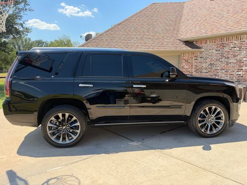 Used 2020 Cadillac Escalade Premium Luxury w/ Escalade Sport Edition AWD/4WD image 8
