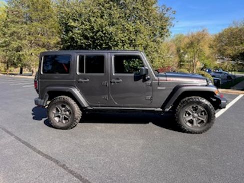 Used 2017 Jeep Wrangler Unlimited Rubicon image 16