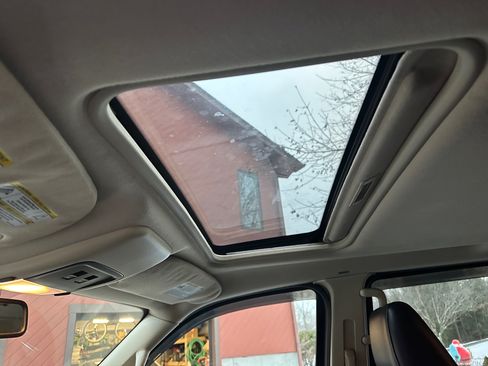 Used 2010 Ford Explorer XLT image 10