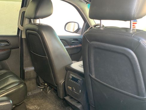 Used 2012 Chevrolet Suburban LT image 15