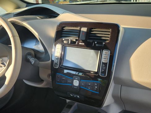 Used 2013 Nissan Leaf SV w/ LED & Quick Charge Pkg image 8