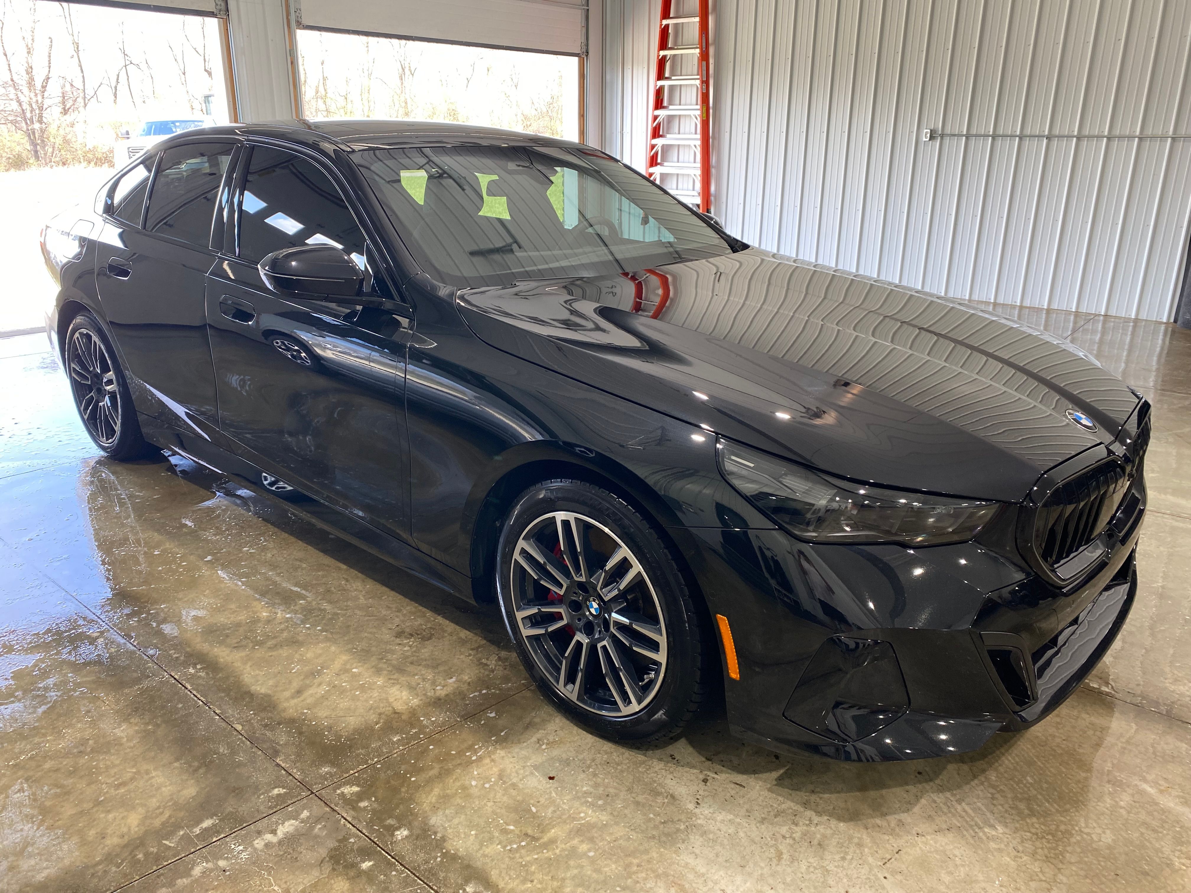 Used 2025 BMW 540i xDrive w/ M Sport Package AWD/4WD image 1