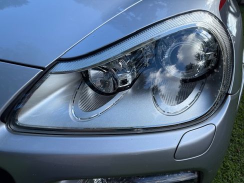 Used 2010 Porsche Cayenne GTS image 28