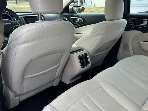 Used 2015 Chrysler 200 Limited w/ Convenience Group image 20