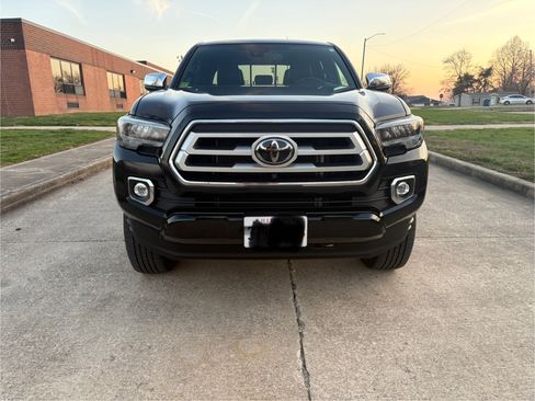Used 2023 Toyota Tacoma Limited image 2