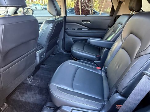 Used 2022 Nissan Pathfinder SL w/ SL Premium Package image 10