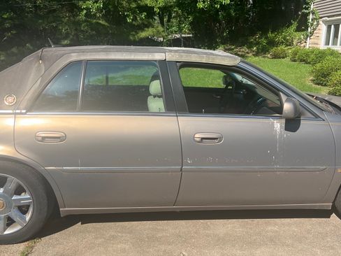 Used 2006 Cadillac DTS w/ Trunk Convenience Package image 4