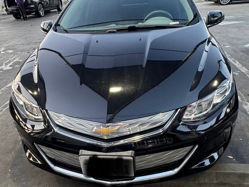 Used 2017 Chevrolet Volt LT w/ Comfort Package FWD image 8