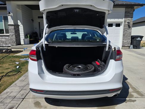 Used 2017 Ford Fusion SE image 11