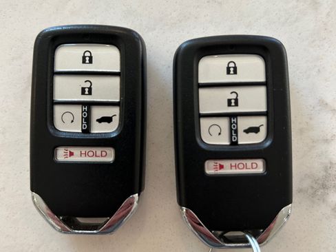 Used 2017 Honda Pilot Touring image 12