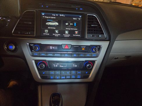 Used 2017 Hyundai Sonata Plug-In Hybrid FWD image 22
