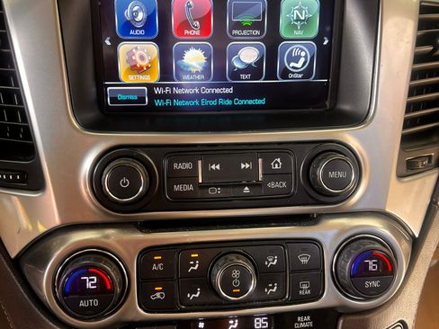 Used 2020 Chevrolet Suburban LT w/ Luxury Package image 9