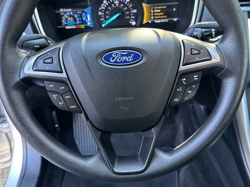 Used 2018 Ford Fusion SE FWD image 16