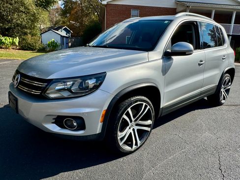 Used 2017 Volkswagen Tiguan SEL image 17