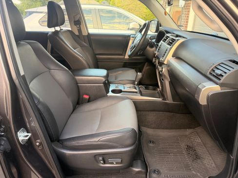 Used 2021 Toyota 4Runner SR5 Premium w/ Moonroof Package RWD image 9